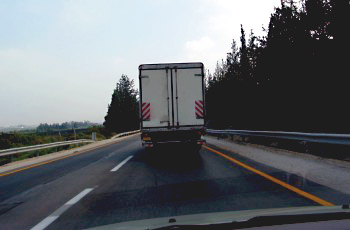 כיצד ישפיע הרווח בין כלי הרכב על תהליך העקיפה? 