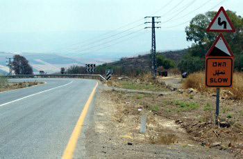 כיצד עליך לנהוג בהגיעך לקטע דרך המופיע בתמונה?